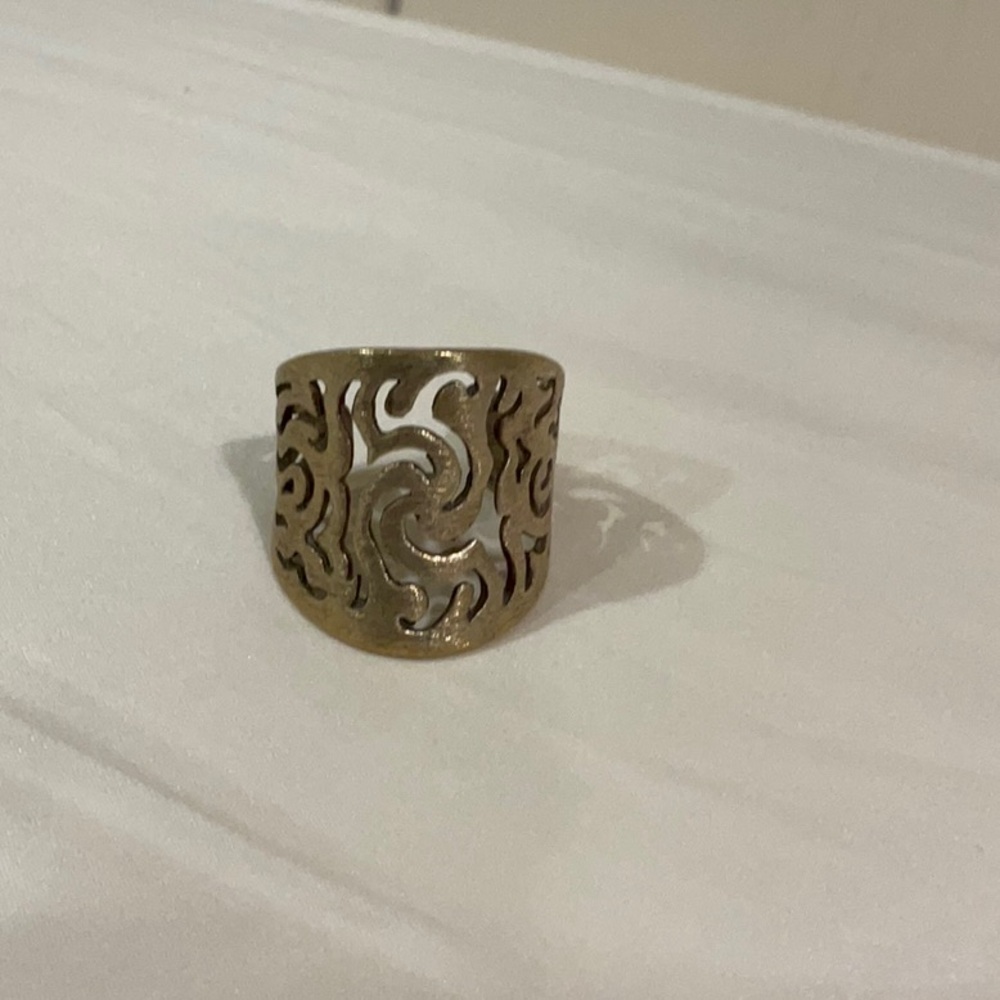 Elegant Gold Filigree Ring